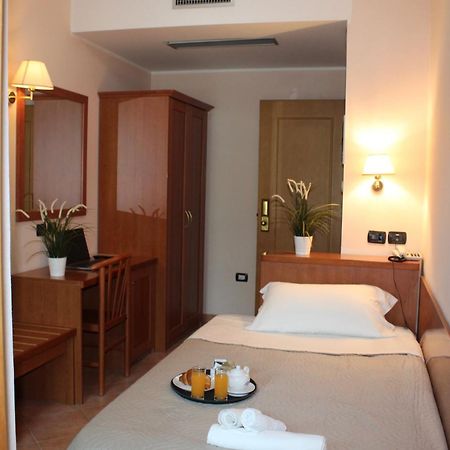 צ'סנטיקו Hotel Jole מראה חיצוני תמונה
