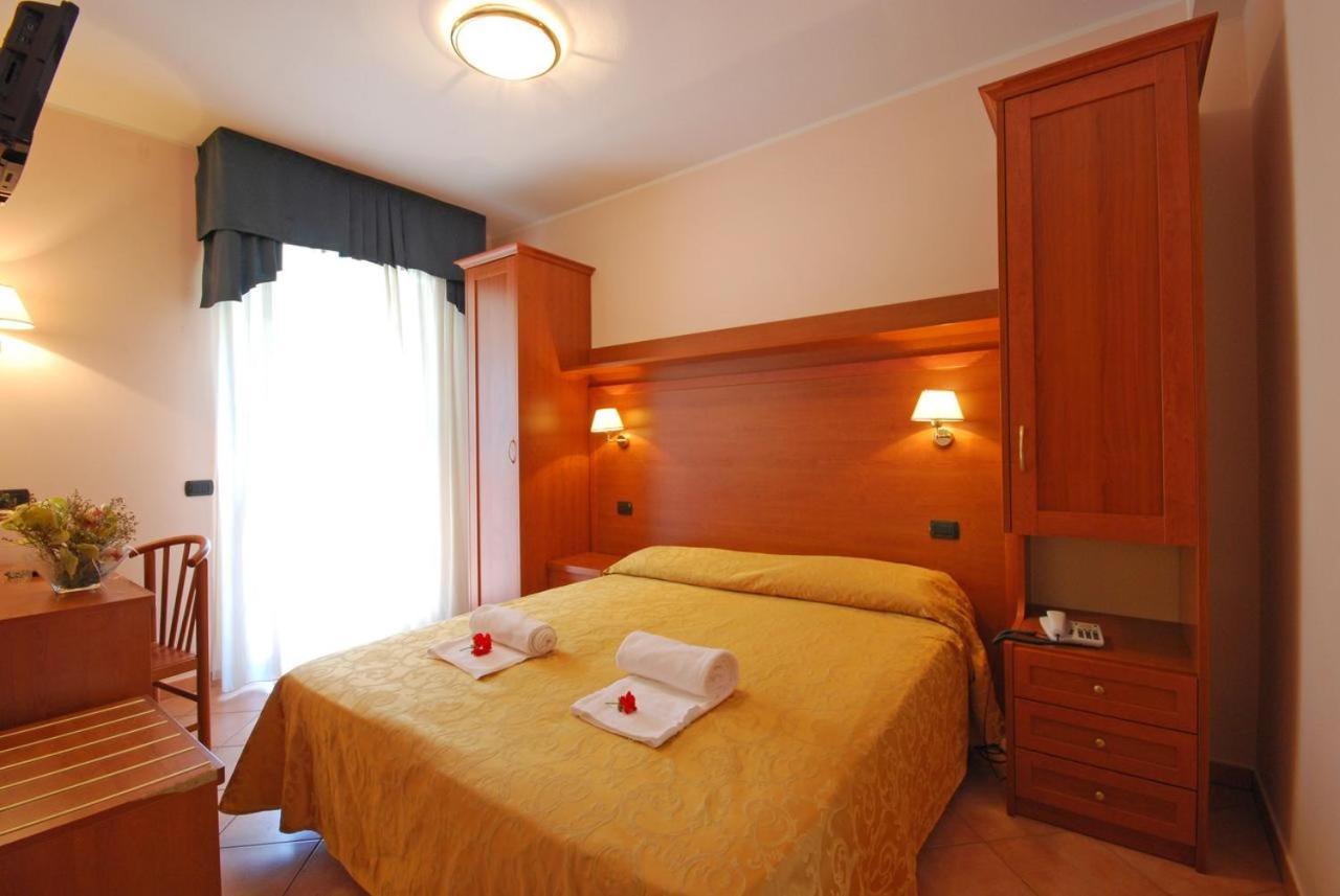 צ'סנטיקו Hotel Jole מראה חיצוני תמונה