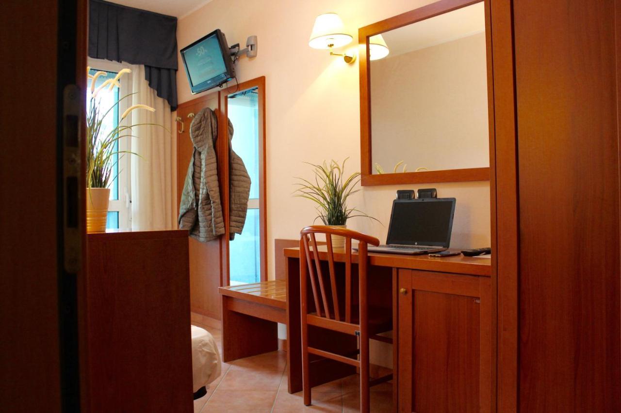 צ'סנטיקו Hotel Jole מראה חיצוני תמונה