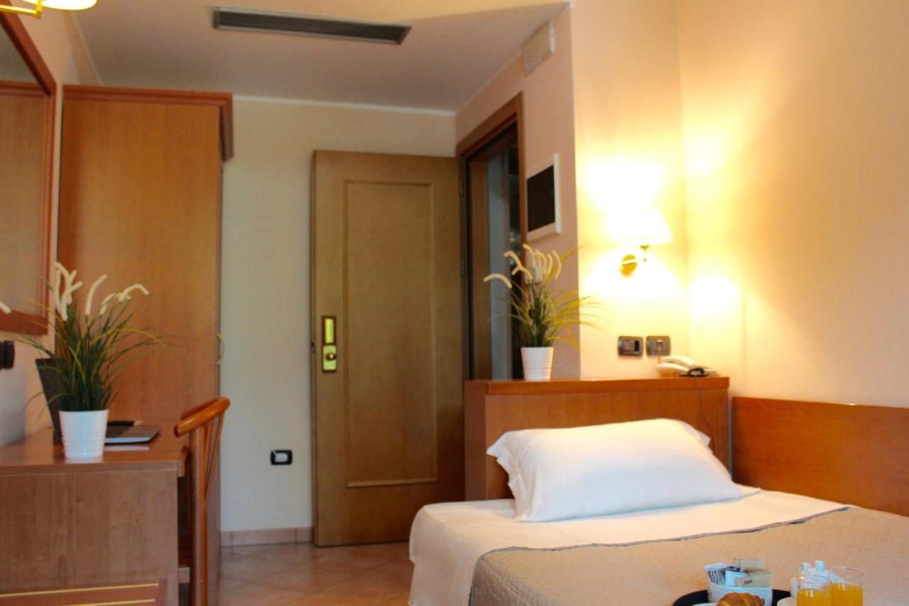צ'סנטיקו Hotel Jole מראה חיצוני תמונה