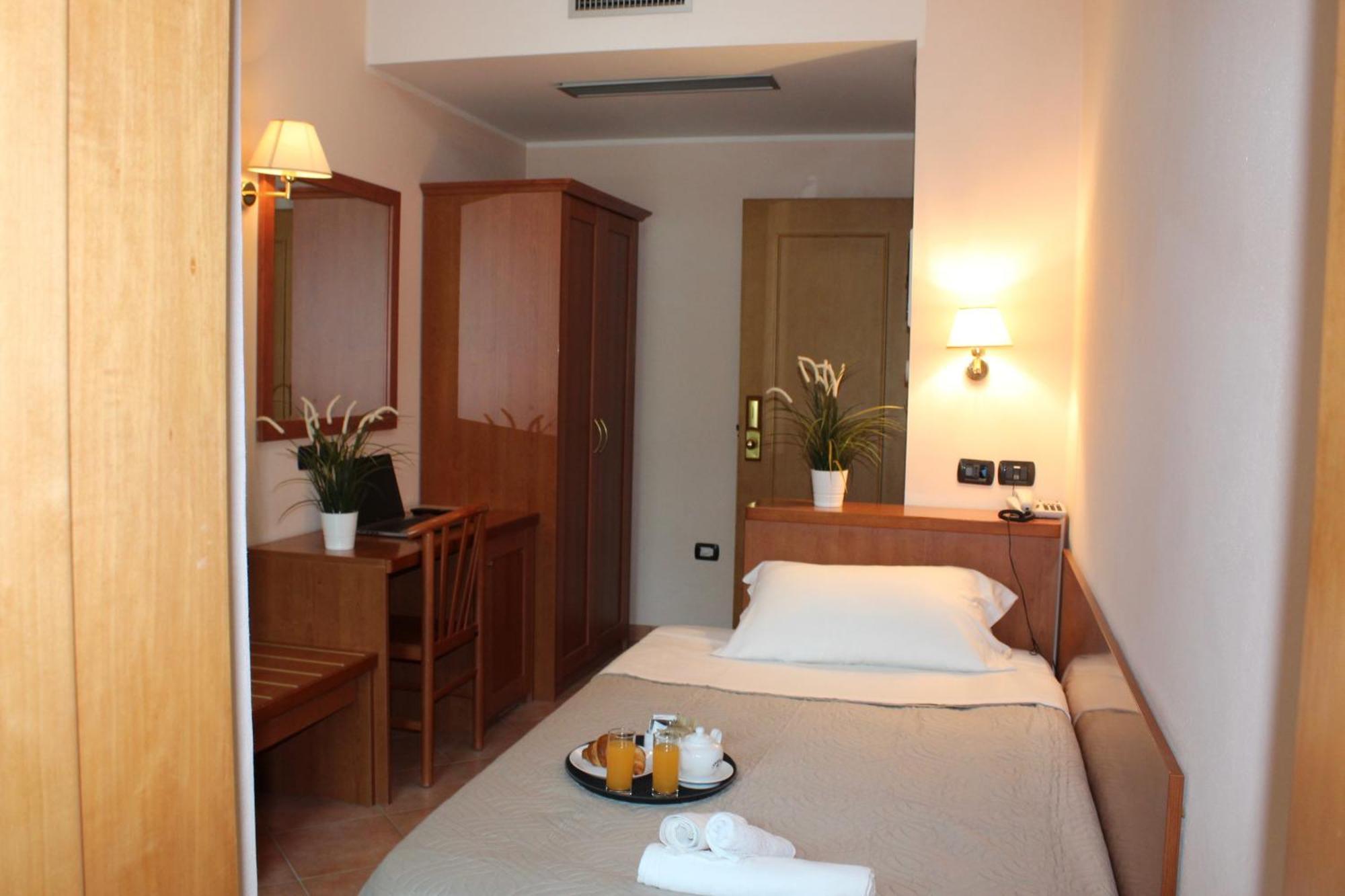 צ'סנטיקו Hotel Jole מראה חיצוני תמונה