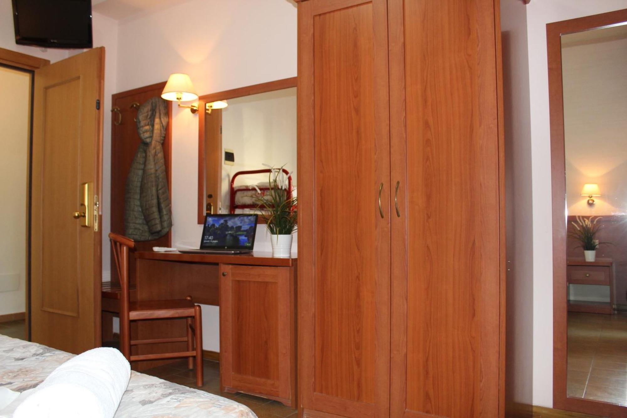 צ'סנטיקו Hotel Jole מראה חיצוני תמונה