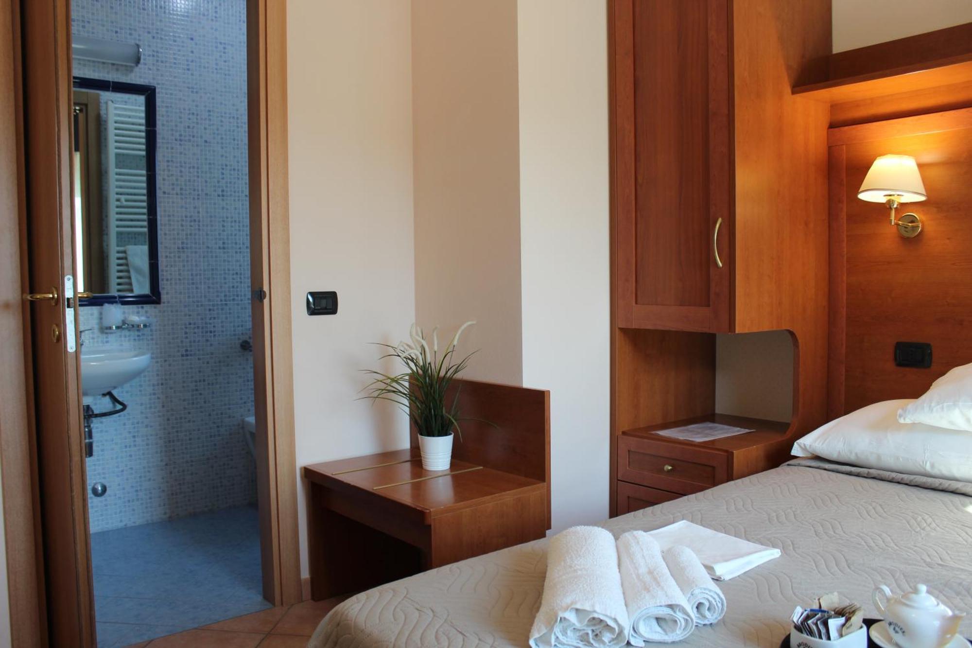 צ'סנטיקו Hotel Jole מראה חיצוני תמונה