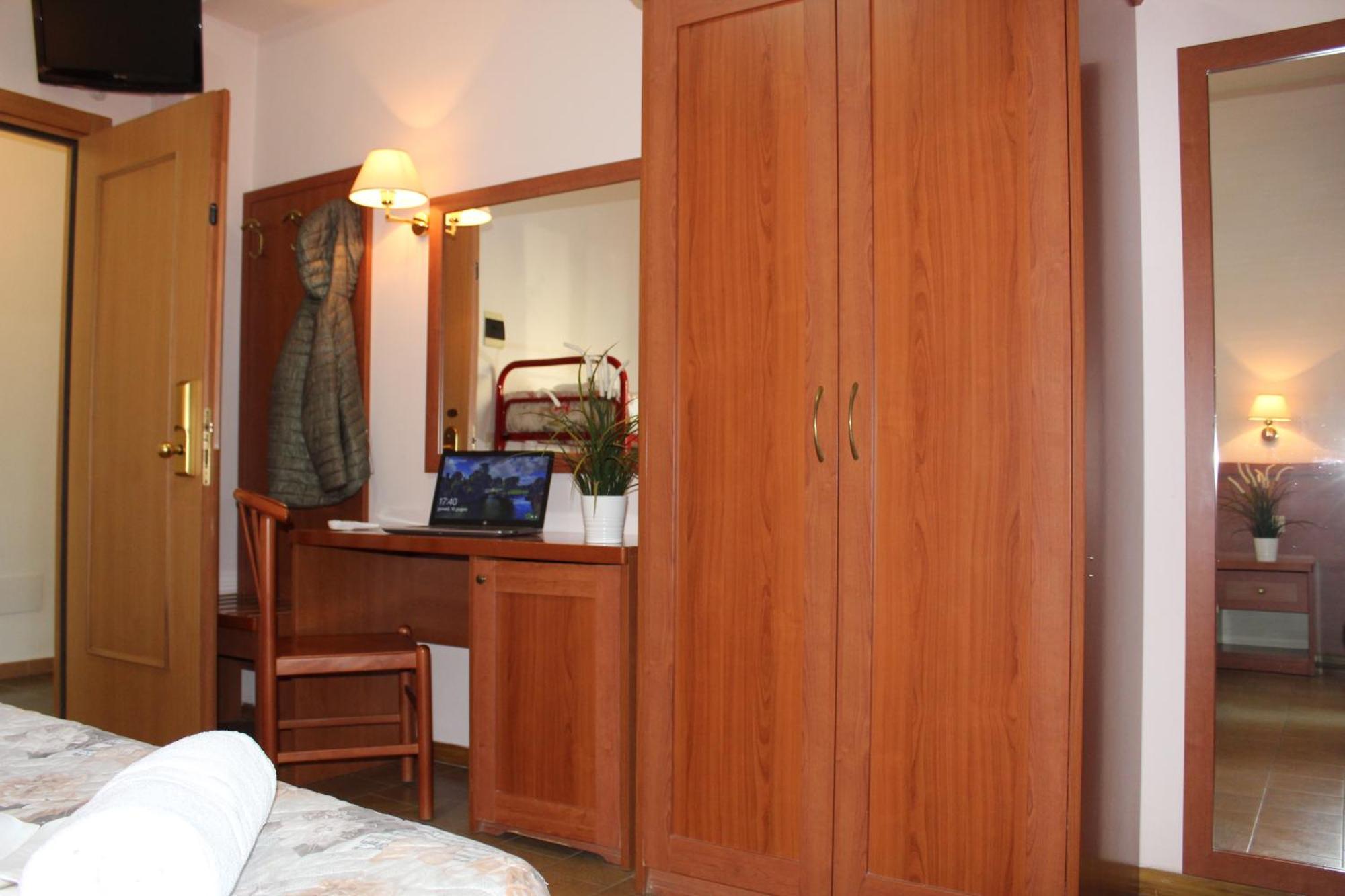 צ'סנטיקו Hotel Jole מראה חיצוני תמונה